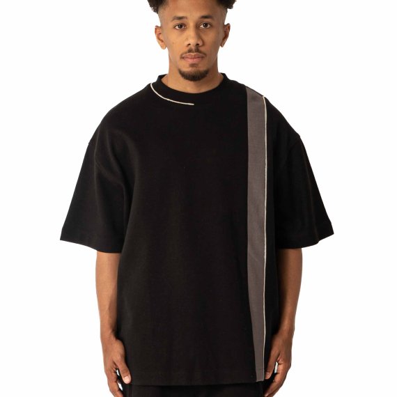 تيشيرت اوفر سايز بتفاصيل متميزة